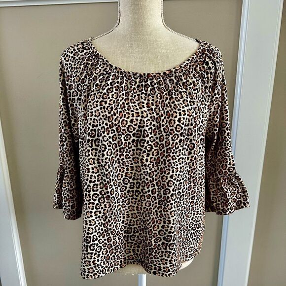 Michael Kors leopard print pullover with bell sleeves. - Picture 1 of 4